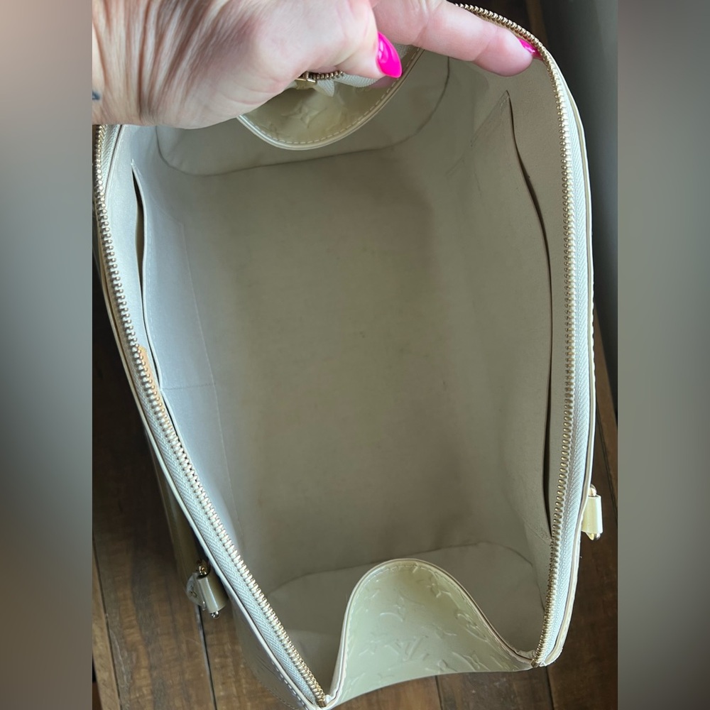 Louis Vuitton Vernis Sherwood Purse - Picture 12 of 15